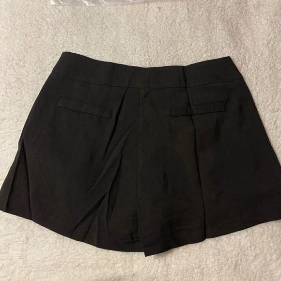 NEW Line & Dot Black Box Pleated Trouser Shorts - Picture 3 of 9